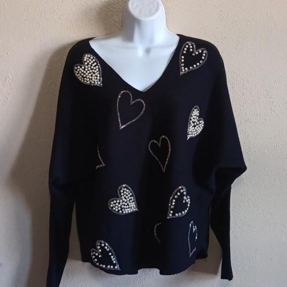 Liv Milano Sweaters - Liv Milano Beaded Heart VNeck Long Sleeve Sweater Soft Slouchy Black White Large